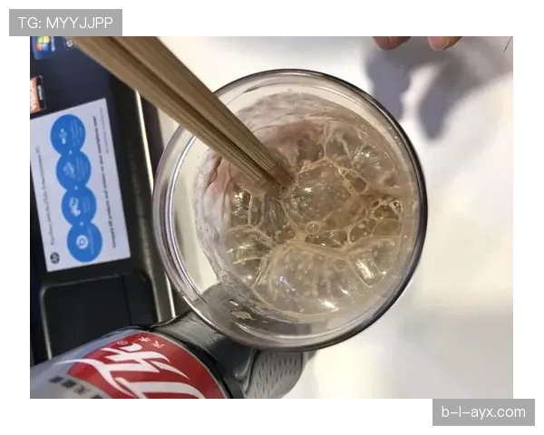 陈芋汐家的冰箱里塞满蛋白粉，连饮料都是按克称着喝的