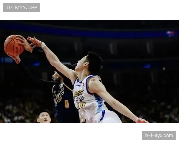 胡金秋上场像巨人，下场排队买菜刷小票，这反差也太接地气了